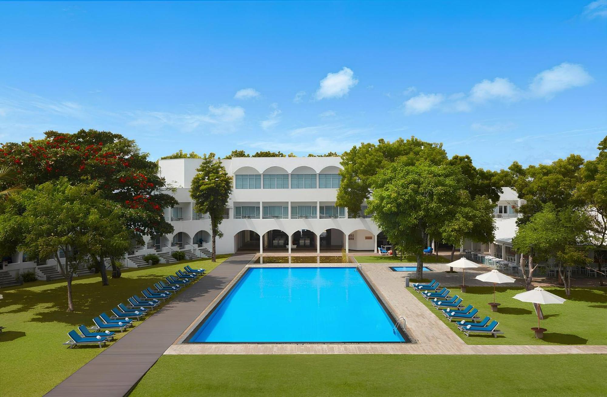 Trinco Blu By Cinnamon Trincomalee Exterior photo